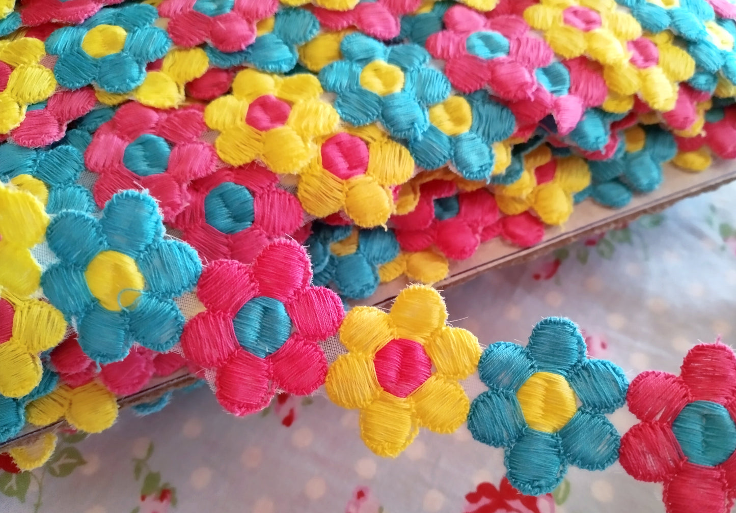 Daisy Lace Multicolored Embroidered Trim 1 1/4" - 1 Yard