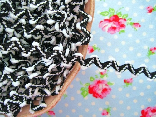 Pom Pom Ric Rac - Cookies and Cream - Trim - 5/8 inch - 1 Yard - Sugar Pink Boutique