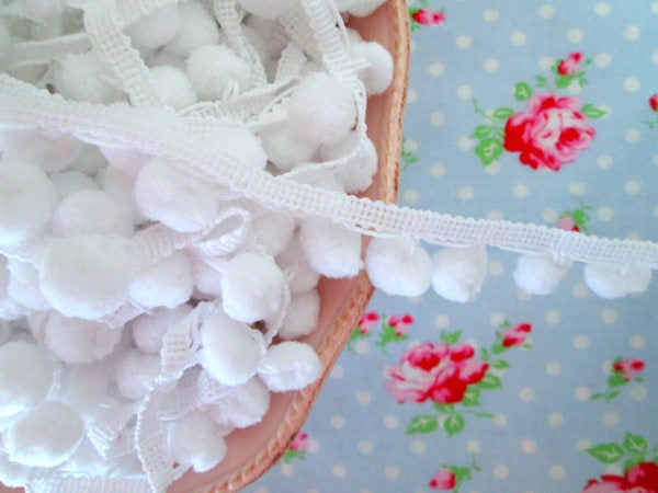 Pom Pom Trim - Snowball White Dangling - 1/2 inch Ball Fringe - 1 Yard