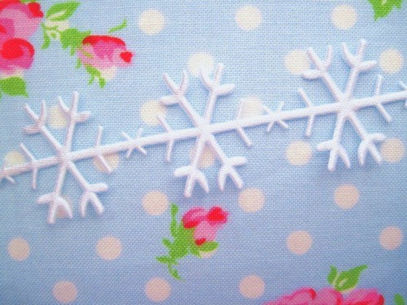 White Snowflakes Ribbon/Trim - 1 inch - 1 Yard