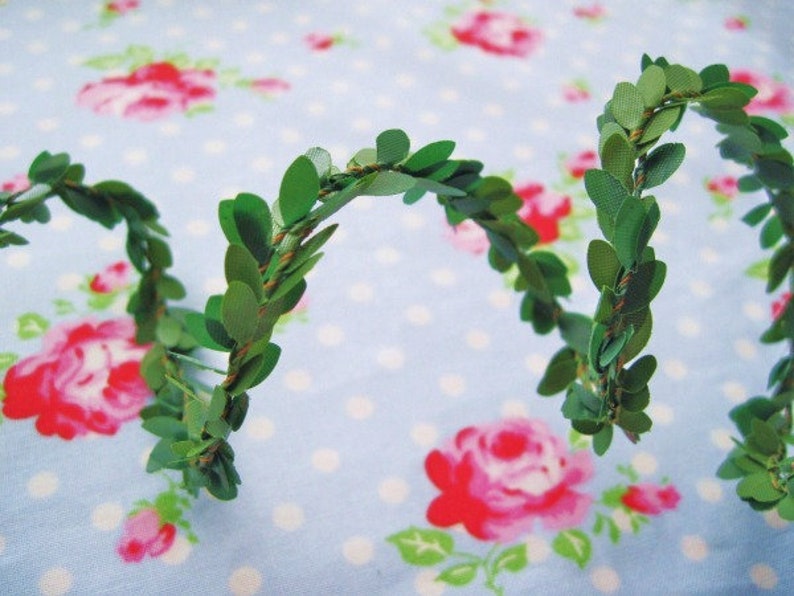 Miniature Baby Leaf Boxwood Garland - 3/4 inch - 1 Yard