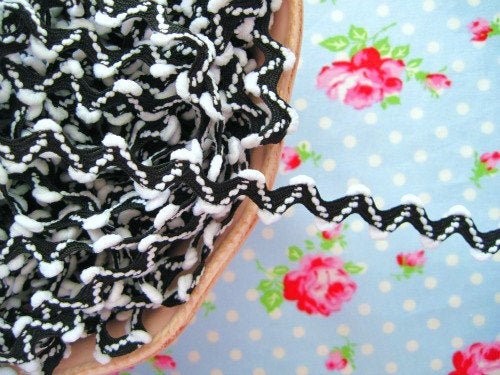 Pom Pom Ric Rac - Cookies and Cream - Trim - 5/8 inch - 1 Yard