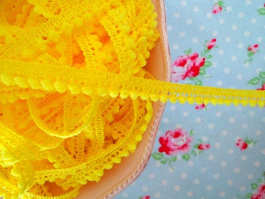 Mini Pom Pom Trim - Buttercup Yellow - Ball Fringe - 1 Yard