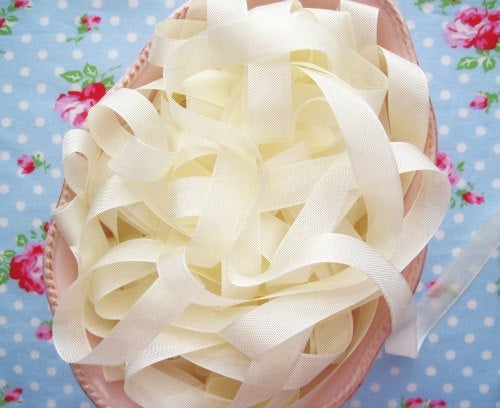 Vintage Style Seam Binding Ribbon - Vanilla Cream - 1/2 inch - 1 Yard