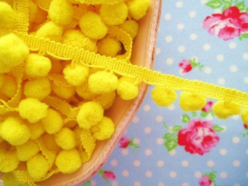 Pom Pom Trim - Buttercup Yellow Dangling - 1/2 inch Ball Fringe - 1 Yard