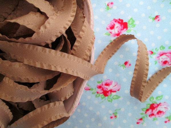 Creamy Caramel Ruffled Edge Ribbon - 5/8 inch - 1 yard