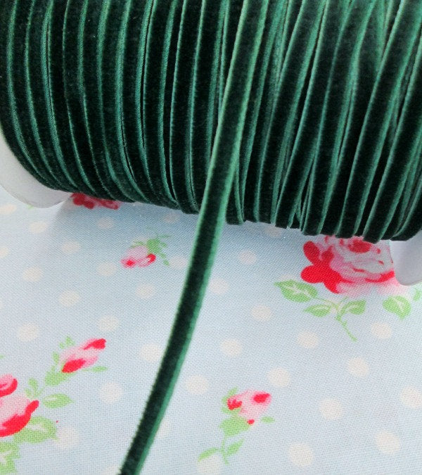 Deep Emerald Green Velvet String Ribbon - 1/8 inch - 1 Yard